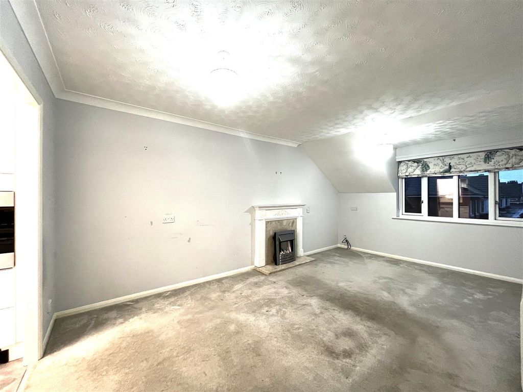 Property photo 3 of 16 Img_2192 E.Jpg