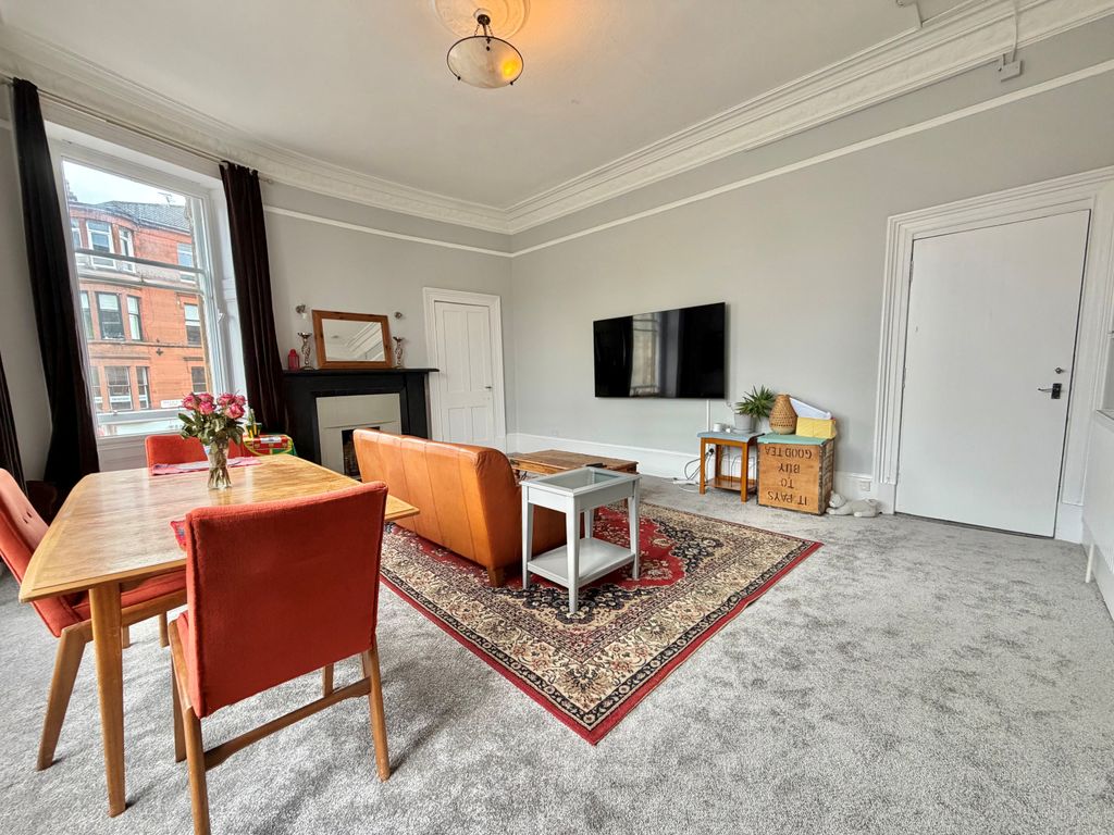 Property photo 3 of 13 Lounge