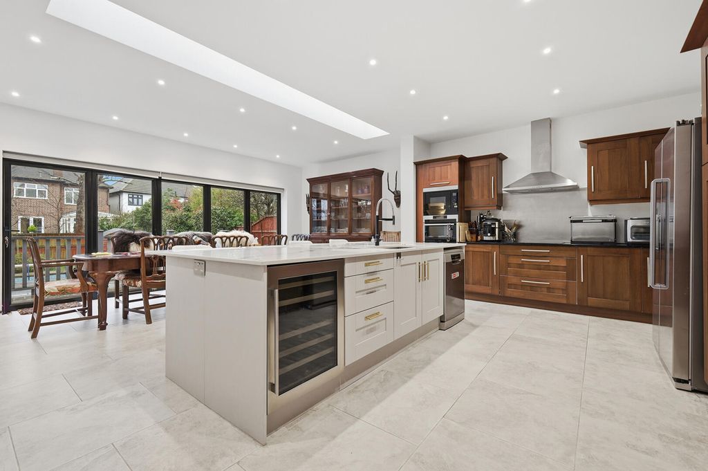 Property photo 2 of 30 Kitchen