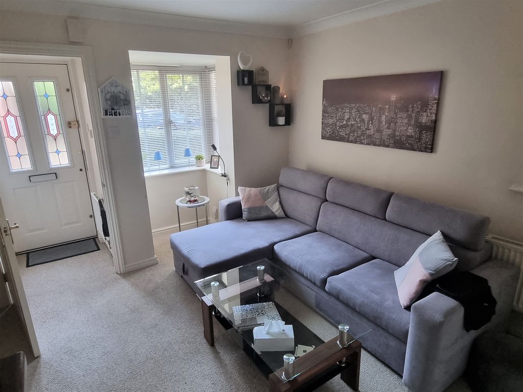 Property photo 2 of 5 Living Room