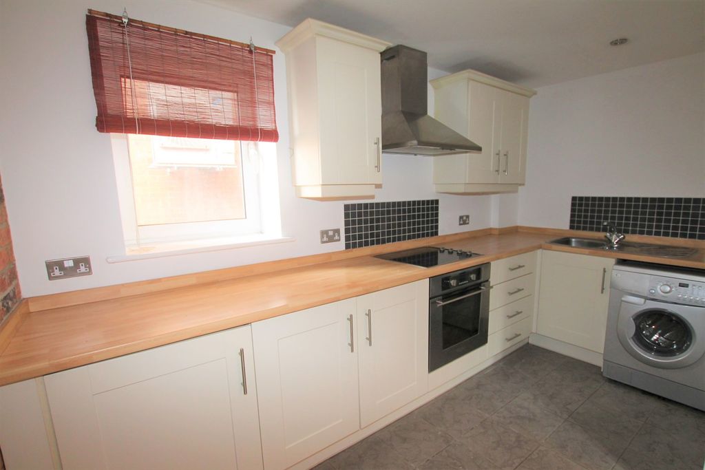 Property photo 2 of 11 Kitchen