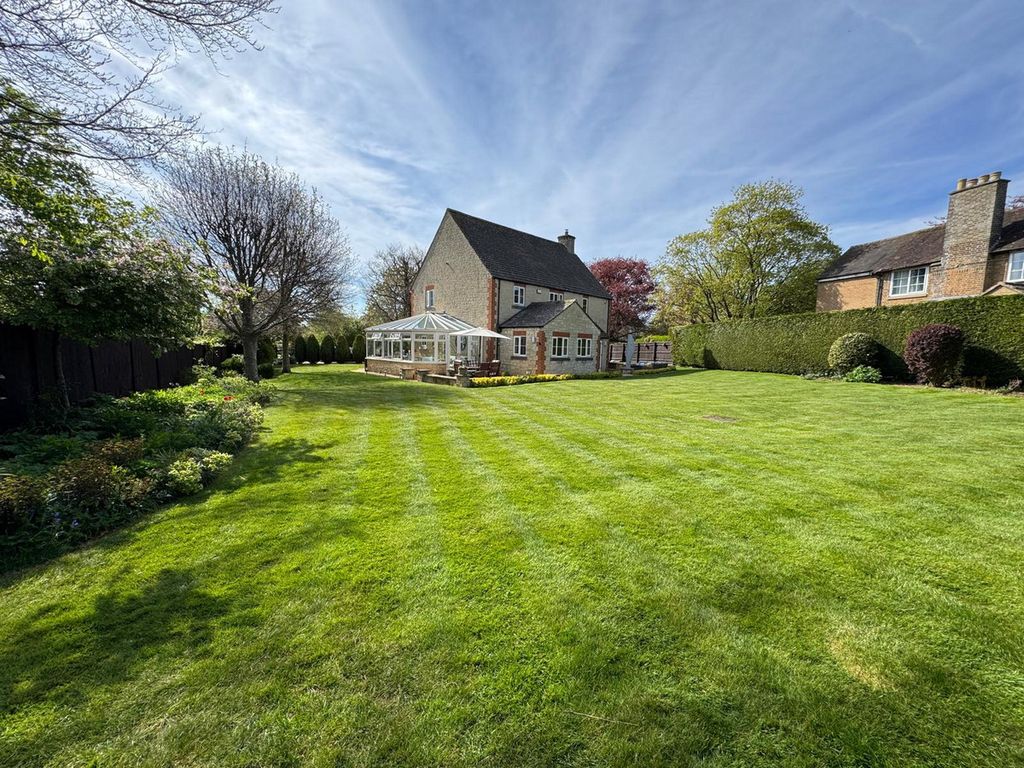 Property photo 2 of 32