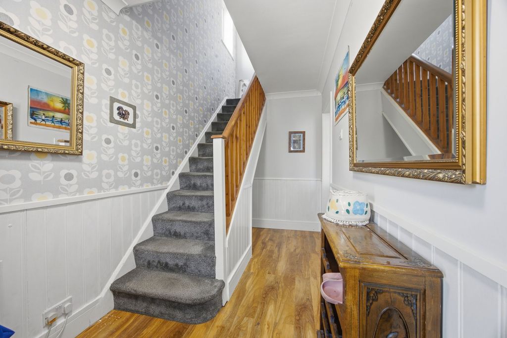 Property photo 2 of 26