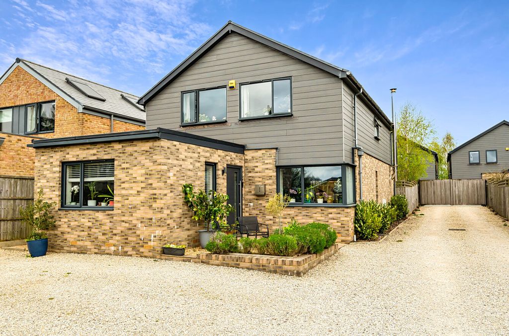 Property photo 1 of 17 1436882-29-69d7Df...