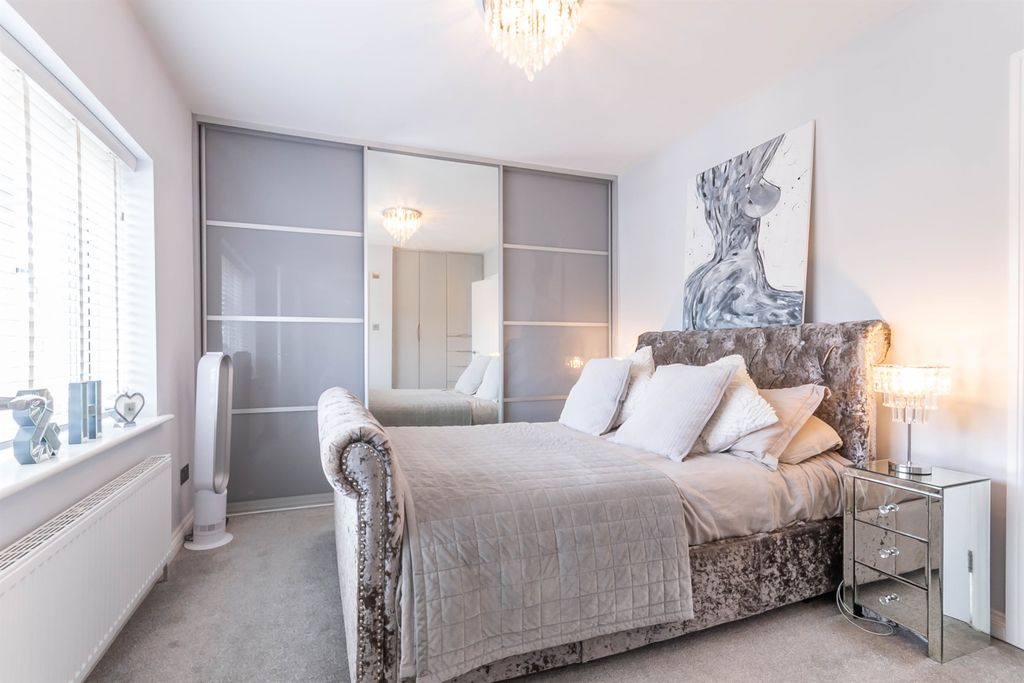 Property photo 2 of 21 Bedroom One