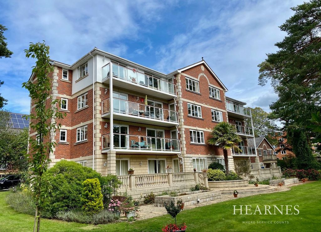 Property photo 2 of 31