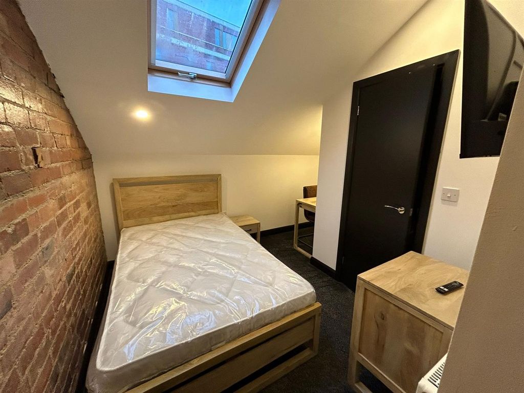 Property photo 1 of 7 Room 4 .Jpg