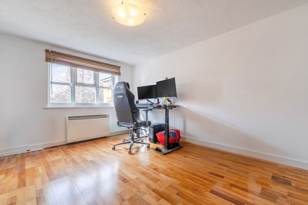 Property photo 2 of 11 4979923