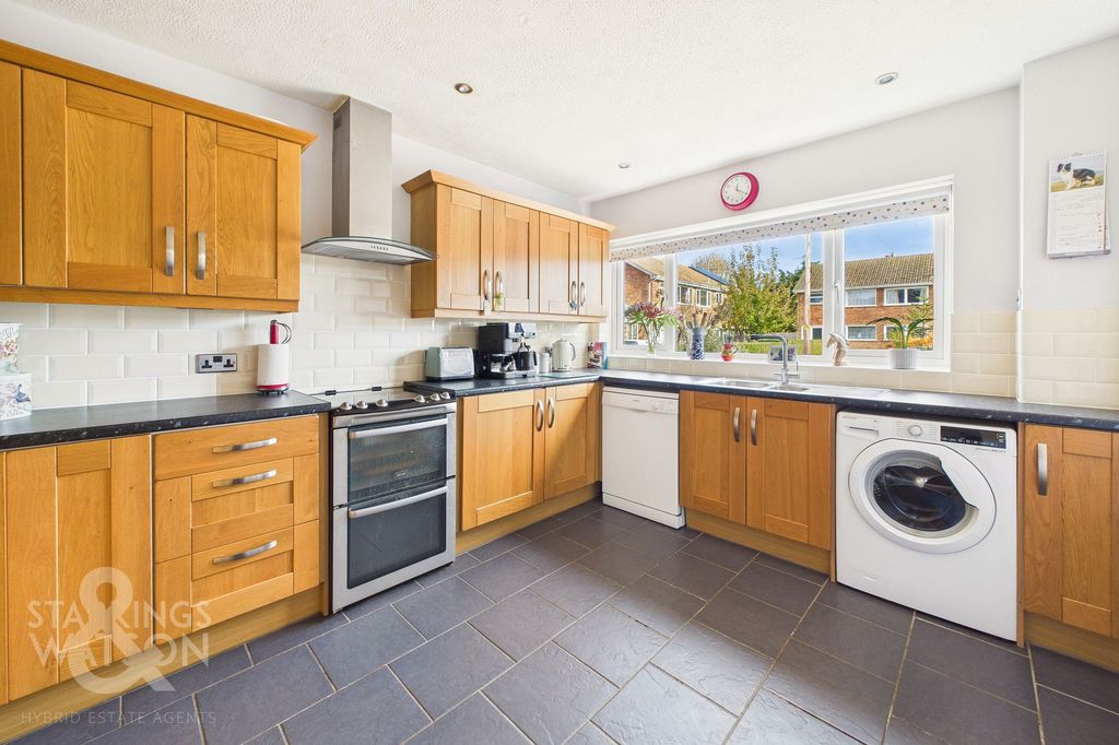 Property photo 3 of 23