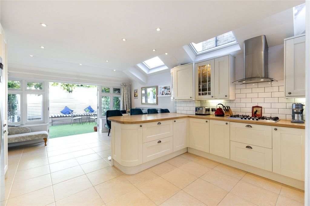 Property photo 2 of 17 Kitchen