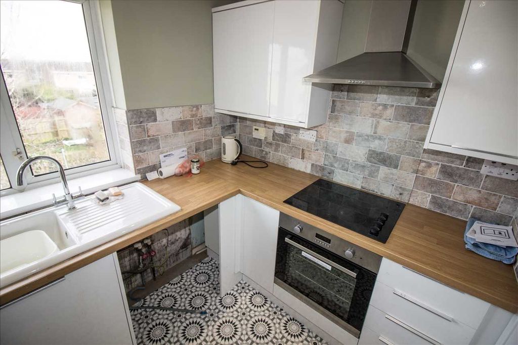 Property photo 3 of 7 Kitchen