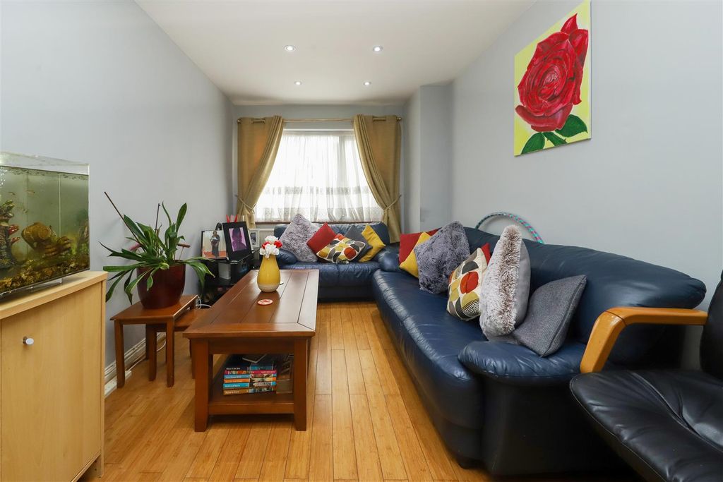 Property photo 2 of 10 Living Room