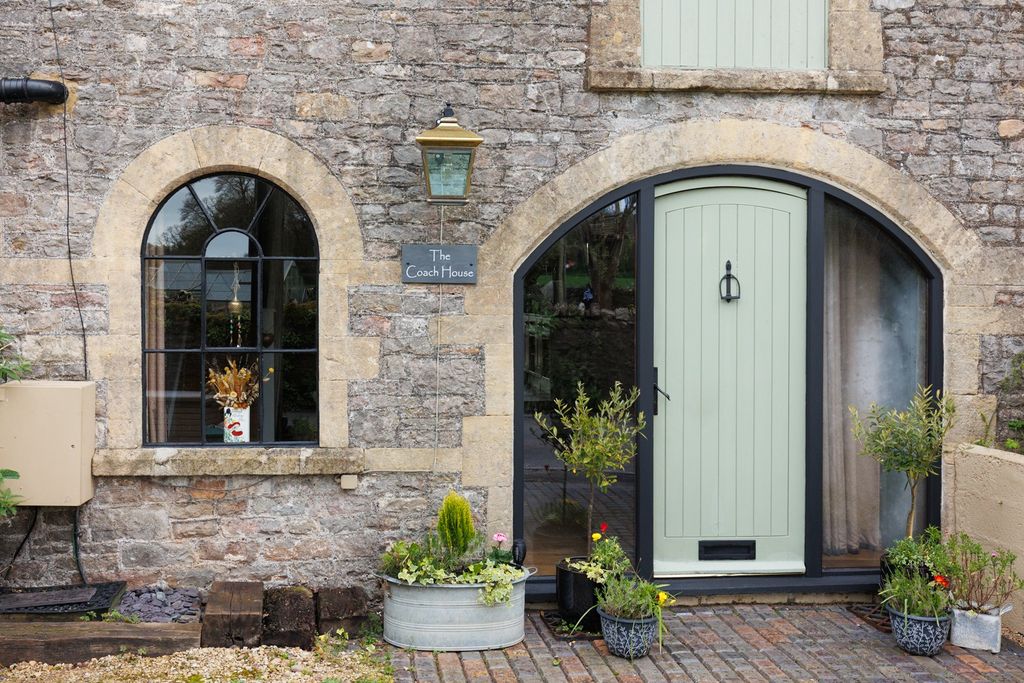 Property photo 1 of 19 5016112