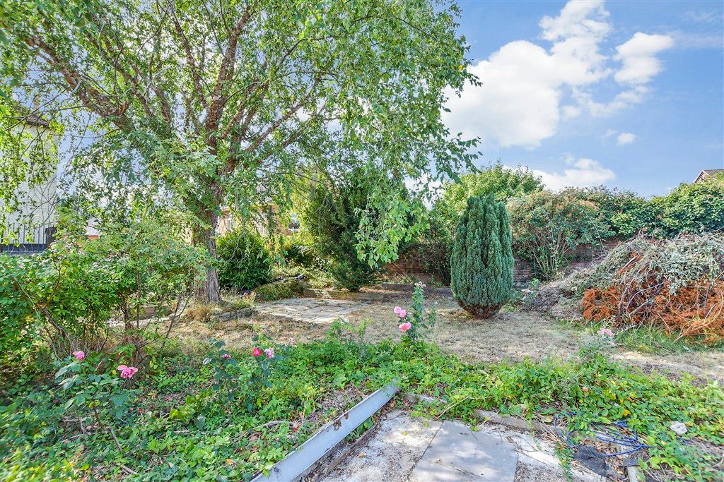 Property photo 2 of 13 Communal Gardens