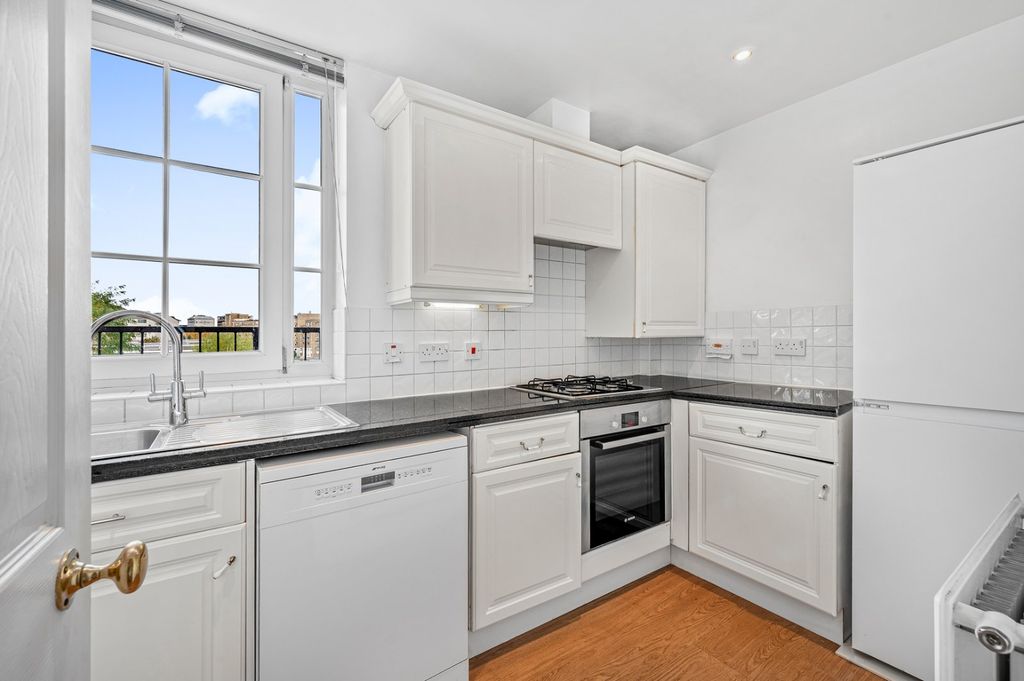 Property photo 3 of 13 Picture No. 12