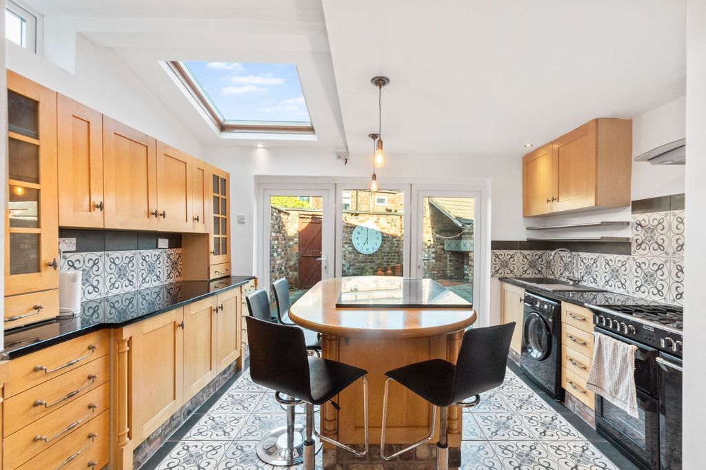 Property photo 2 of 22