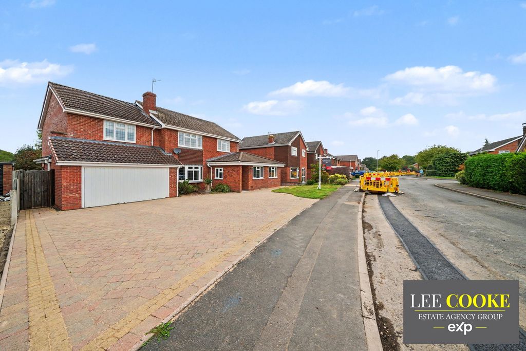 Property photo 2 of 59