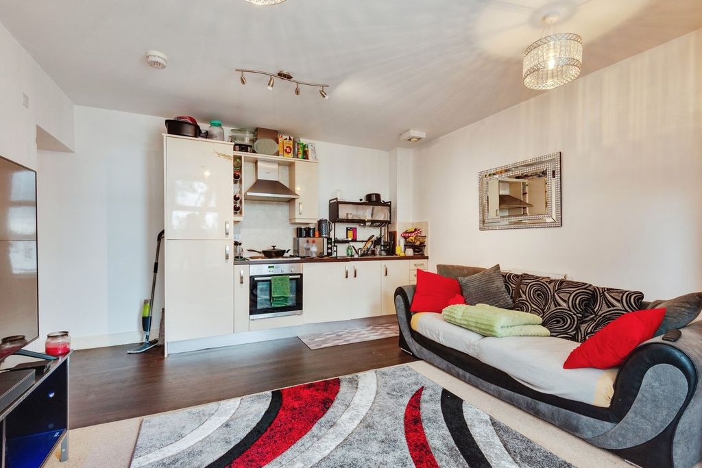 2 bed flat for saleLawson Road, Runcorn WA7 photo 4