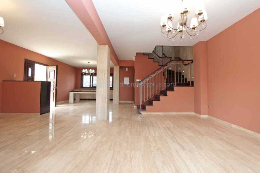 Property photo 2 of 26