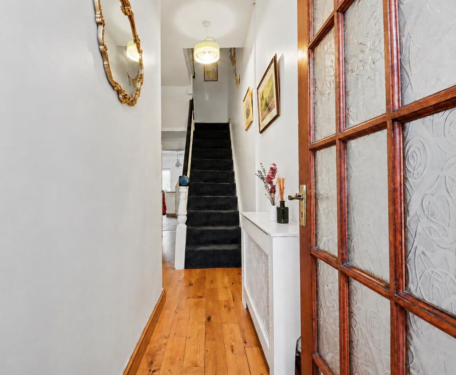 Property photo 2 of 19 Hallway -.Png