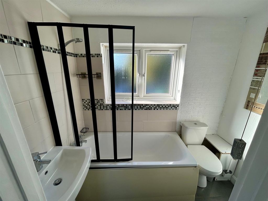 Property photo 2 of 7 Bathroom.Jpg