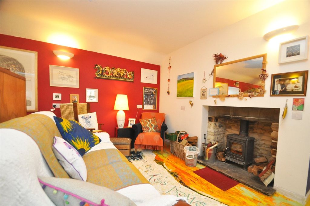 Property photo 3 of 19 Living Room