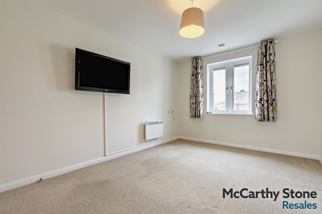 Property photo 3 of 34 8680240-Interior05-800.Jpg