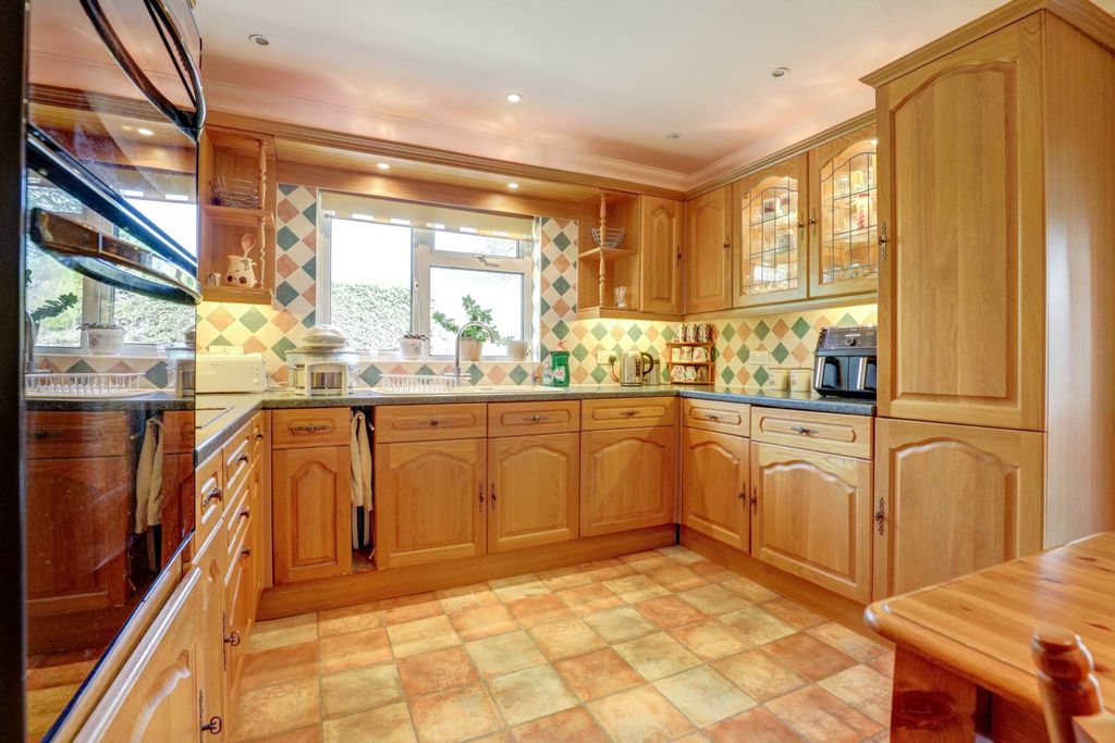 Property photo 2 of 32