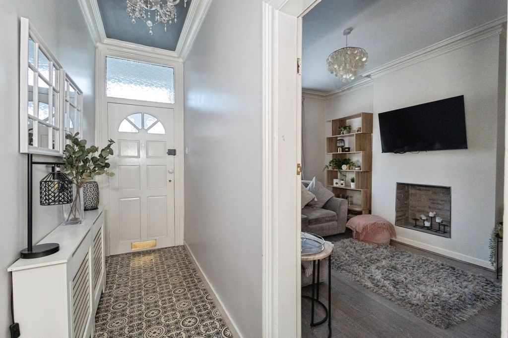 Property photo 2 of 19 Pbox-Img.Jpg