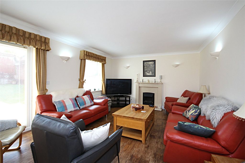 Property photo 2 of 16 Picture No. 27