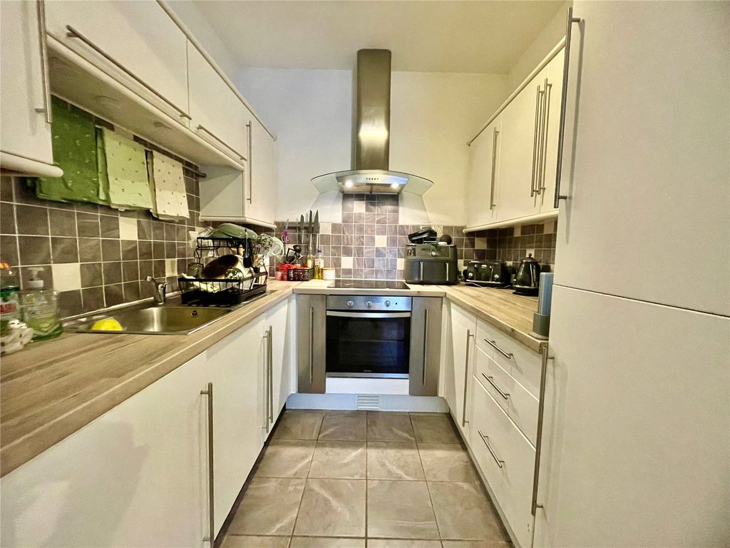 Property photo 3 of 10 Kitchen