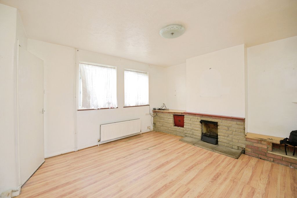 Property photo 2 of 20