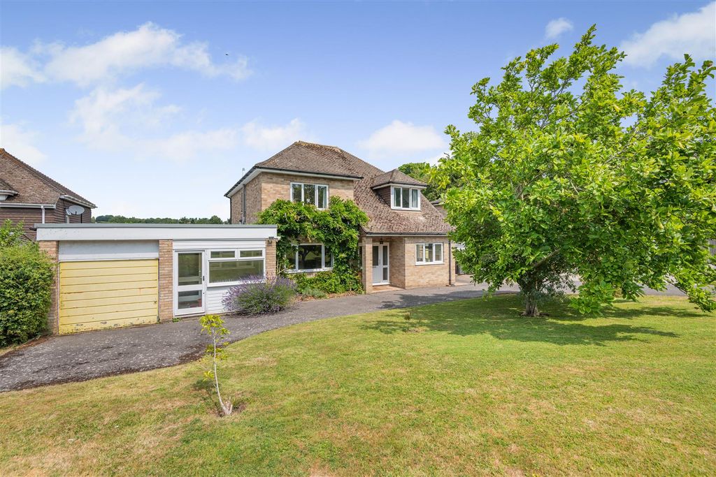 Property photo 1 of 18 8654583-Exterior16.Jpg