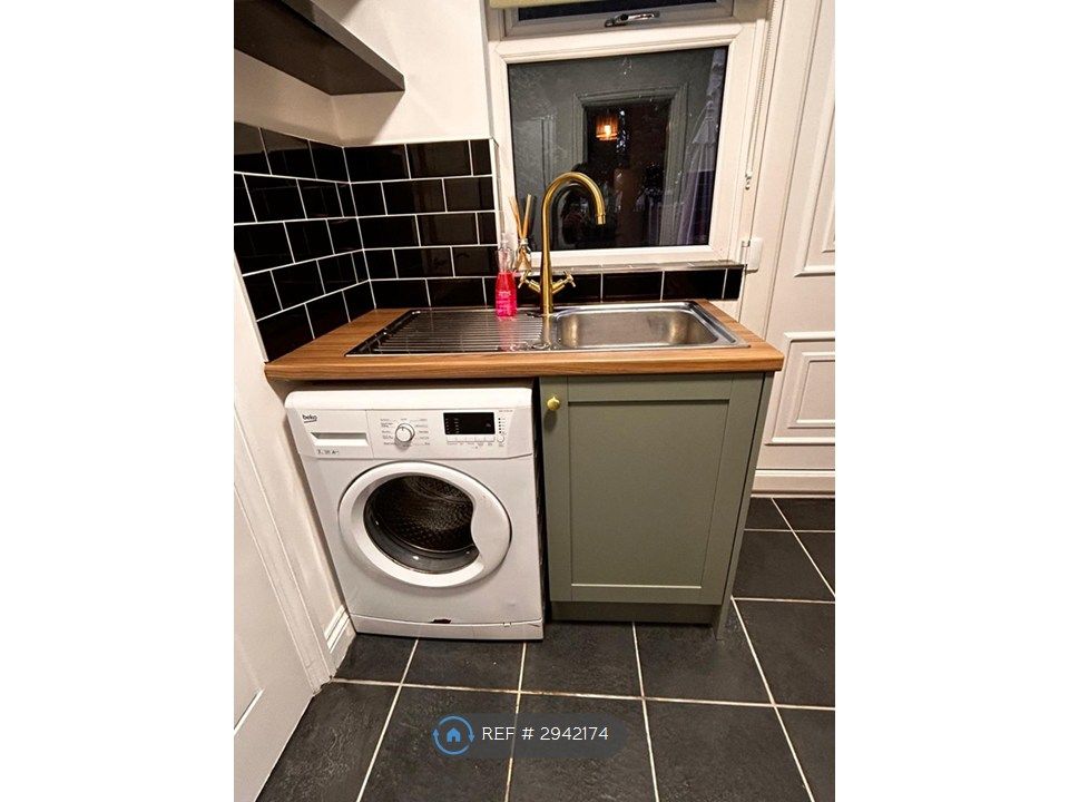 Property photo 2 of 5 Kitchen