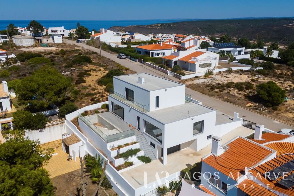 Property photo 1 of 36 4 Bedroom Villa With Pool And Garage In Espartal, Close To The Beaches