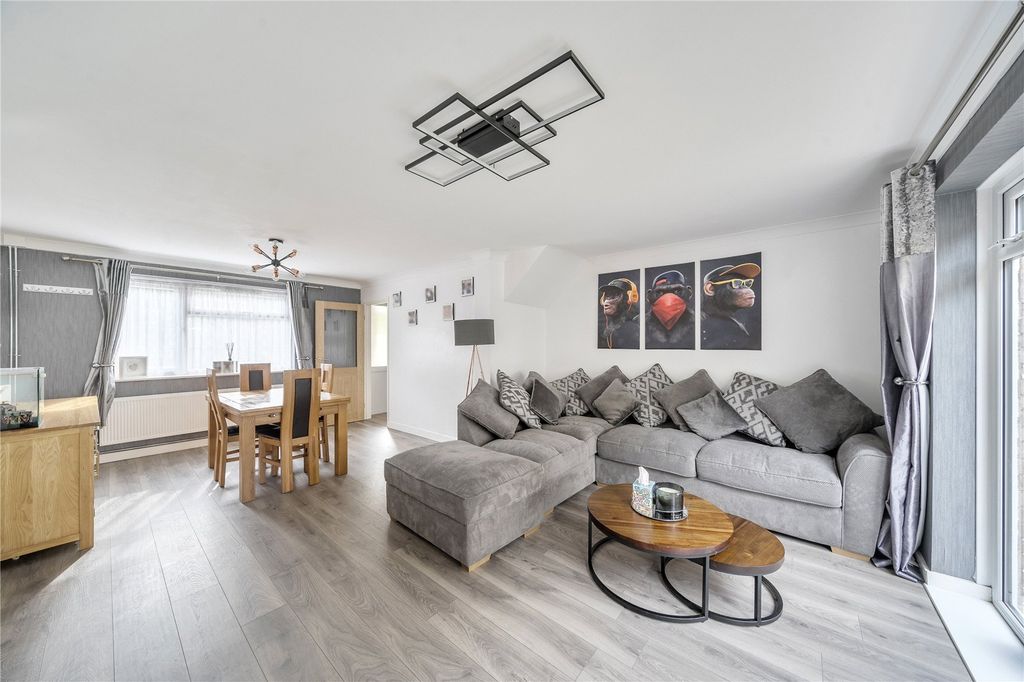 Property photo 1 of 23 Lounge