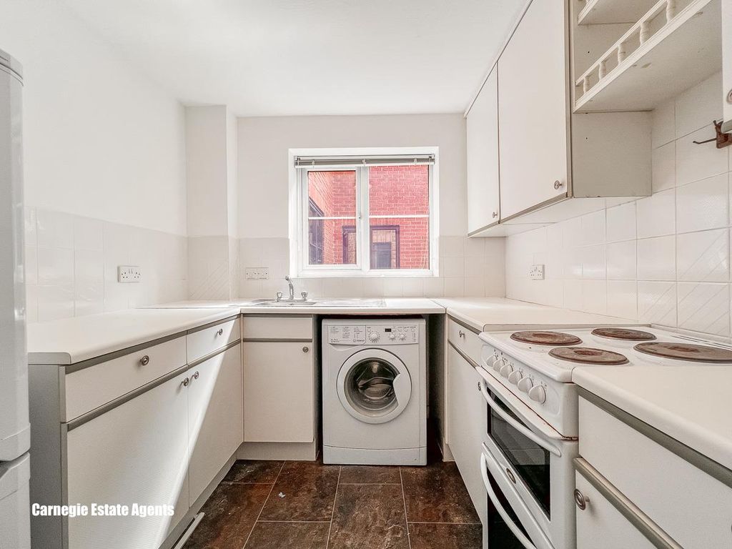 Property photo 3 of 14 Kitchen