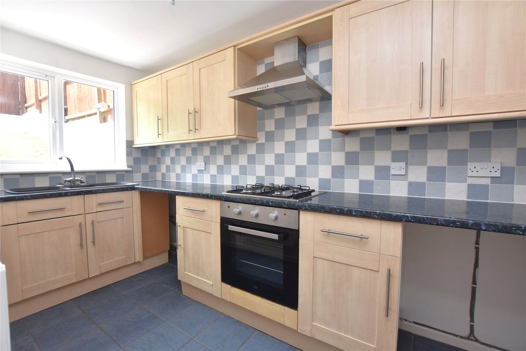 Property photo 2 of 9 Kitchen