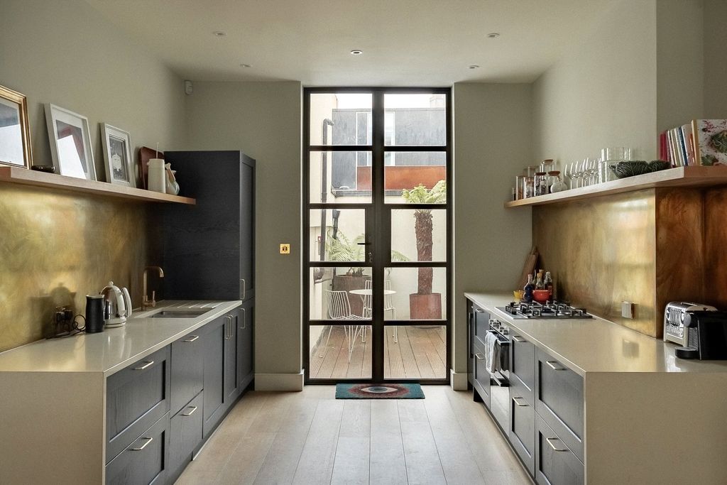 Property photo 1 of 29 Kitchen Onto Terrace