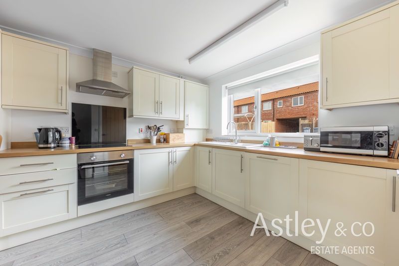 Property photo 3 of 13 Kitchen