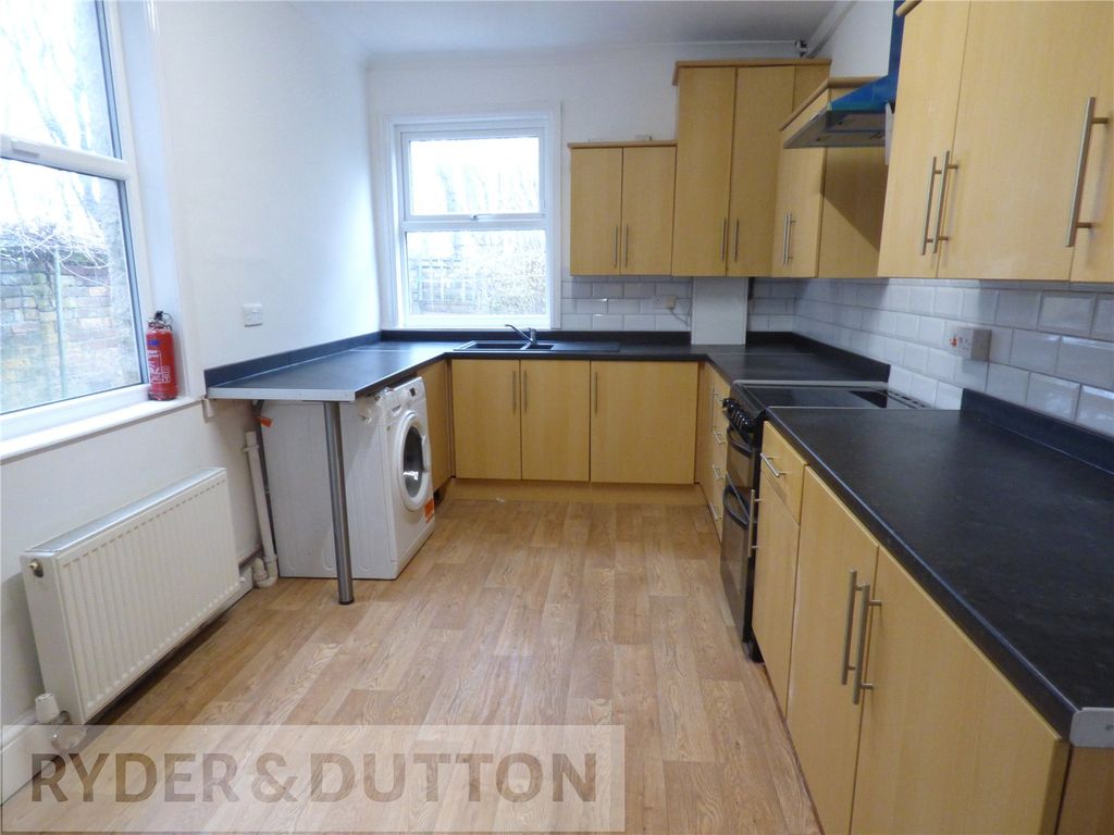 Property photo 2 of 10 Kitchen