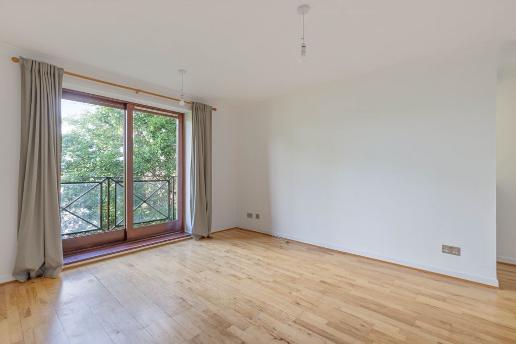 Property photo 2 of 9 14 Carlton Place, Se19 - 6
