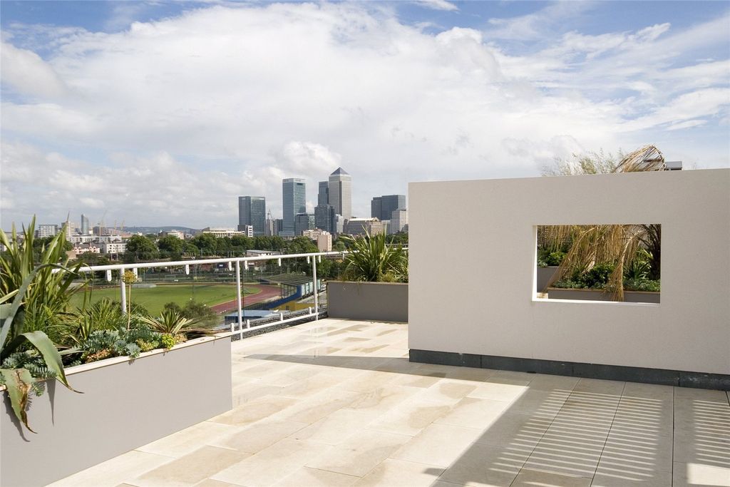 Property photo 2 of 12 Communal Rooftop