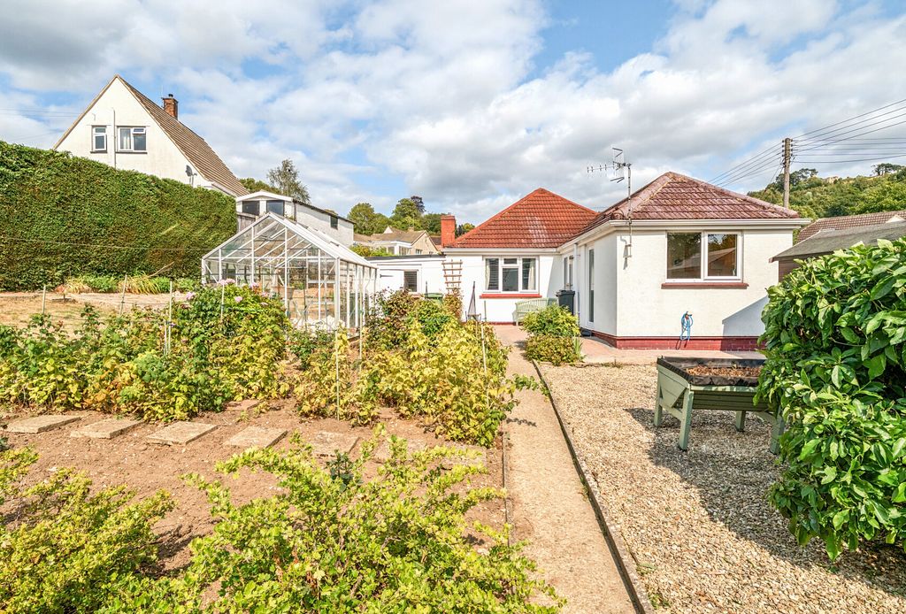 Property photo 2 of 19 1332269-5-689229c...
