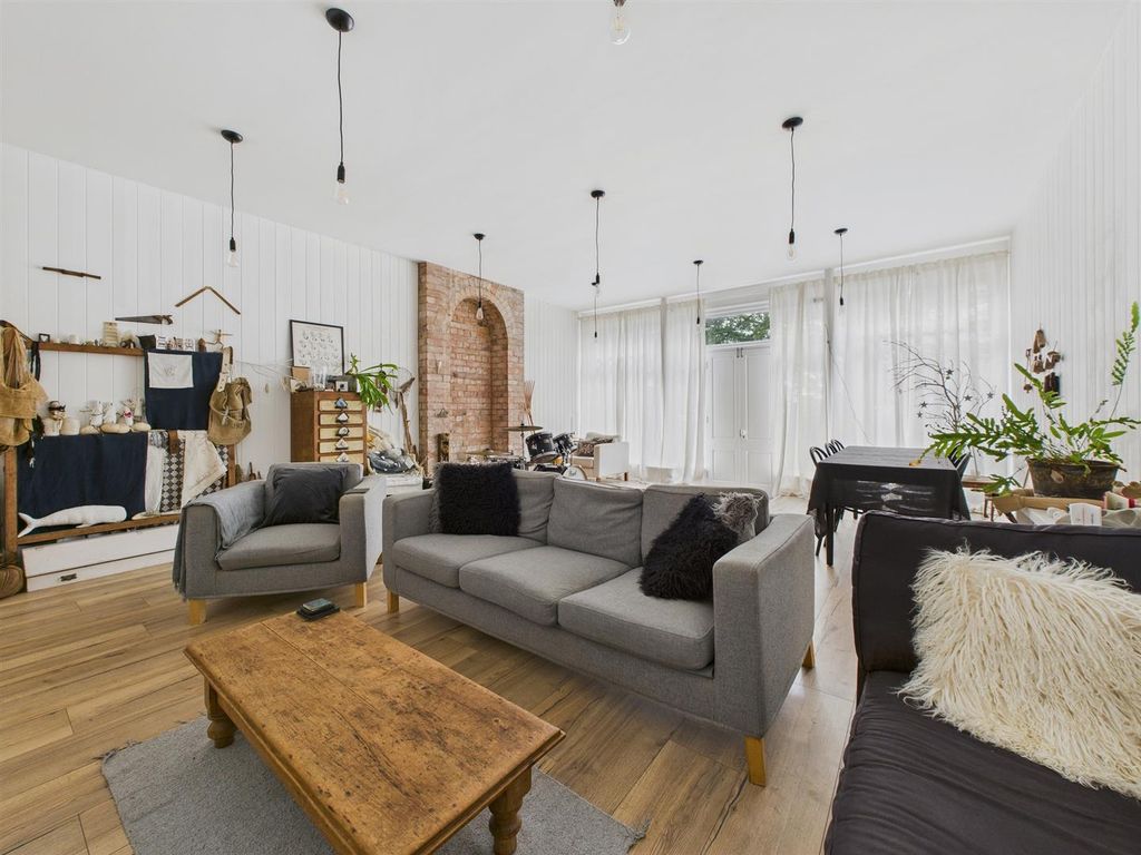 Property photo 2 of 28 Cam03972G0-Pr0135-Still005.Jpg