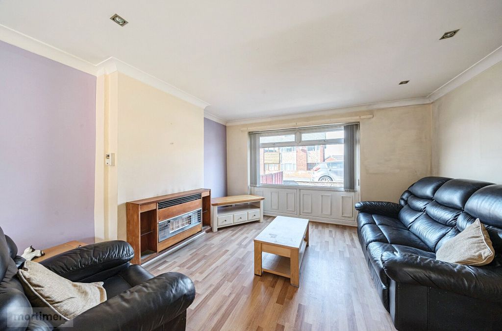 Property photo 3 of 15 Living Room