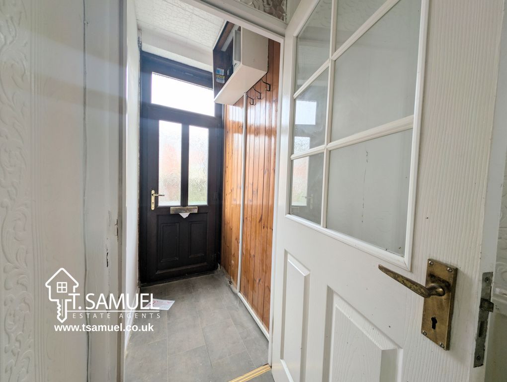 Property photo 2 of 24 Hallway