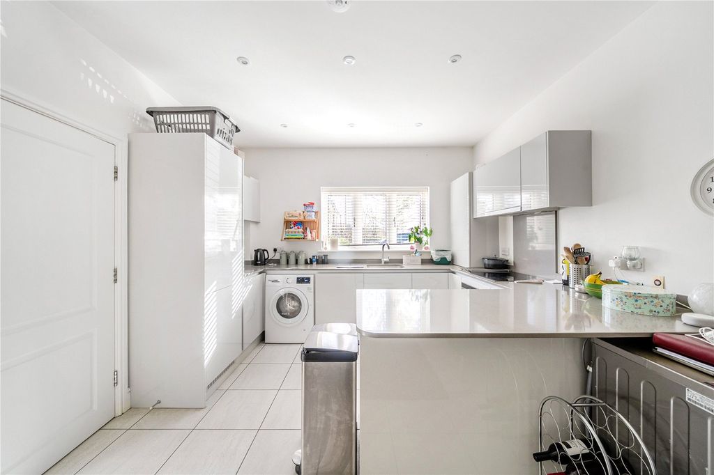 Property photo 3 of 18 Kitchen