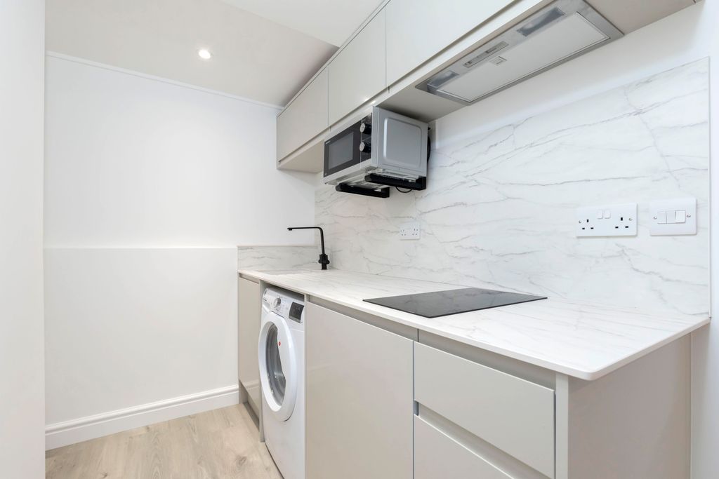 Property photo 3 of 7 Basement Room-06