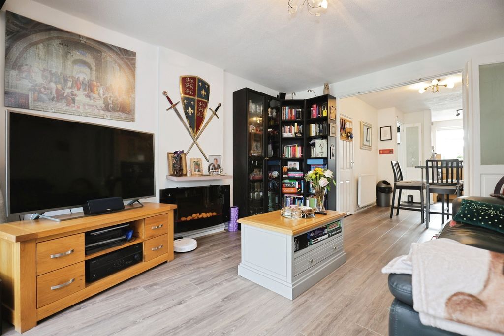 Property photo 2 of 12